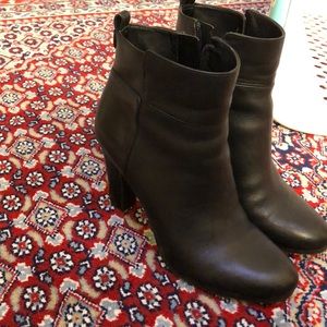 Super cute leather sam Edelman booties boots